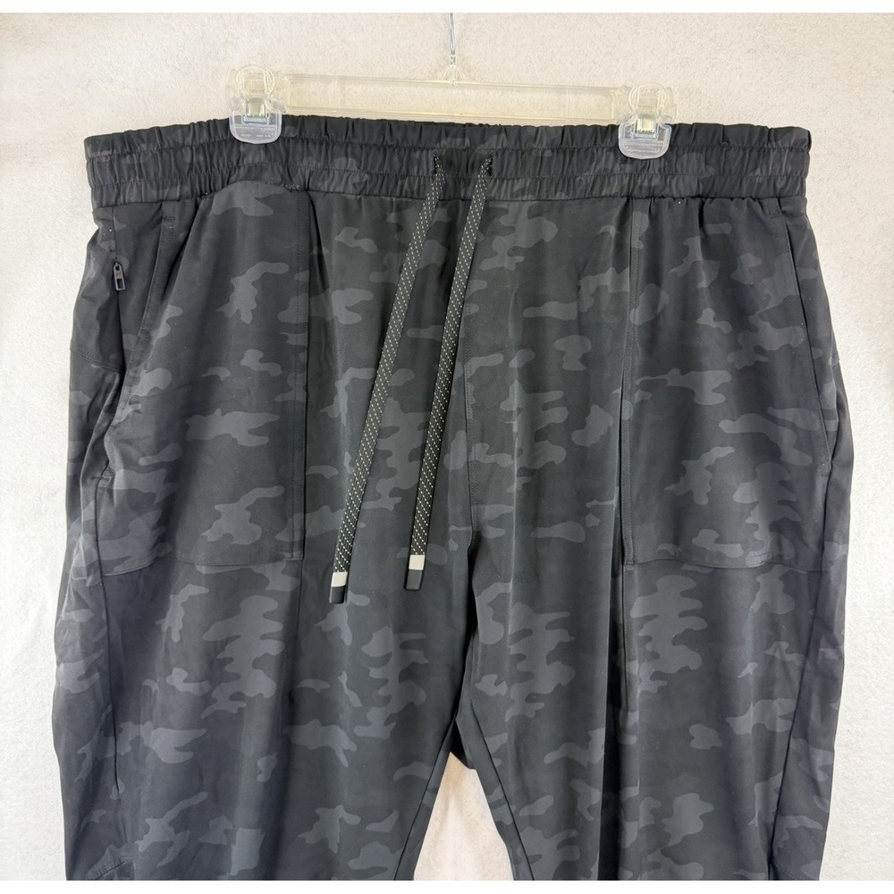 Fabletics The One Jogger Men's Performance Pants Black Camo XXL 2X, 40x27